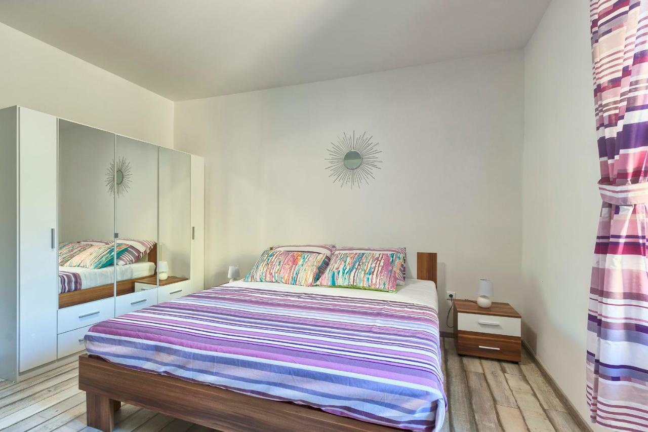 Apartment Amfiteatar Moris Pula Exterior photo